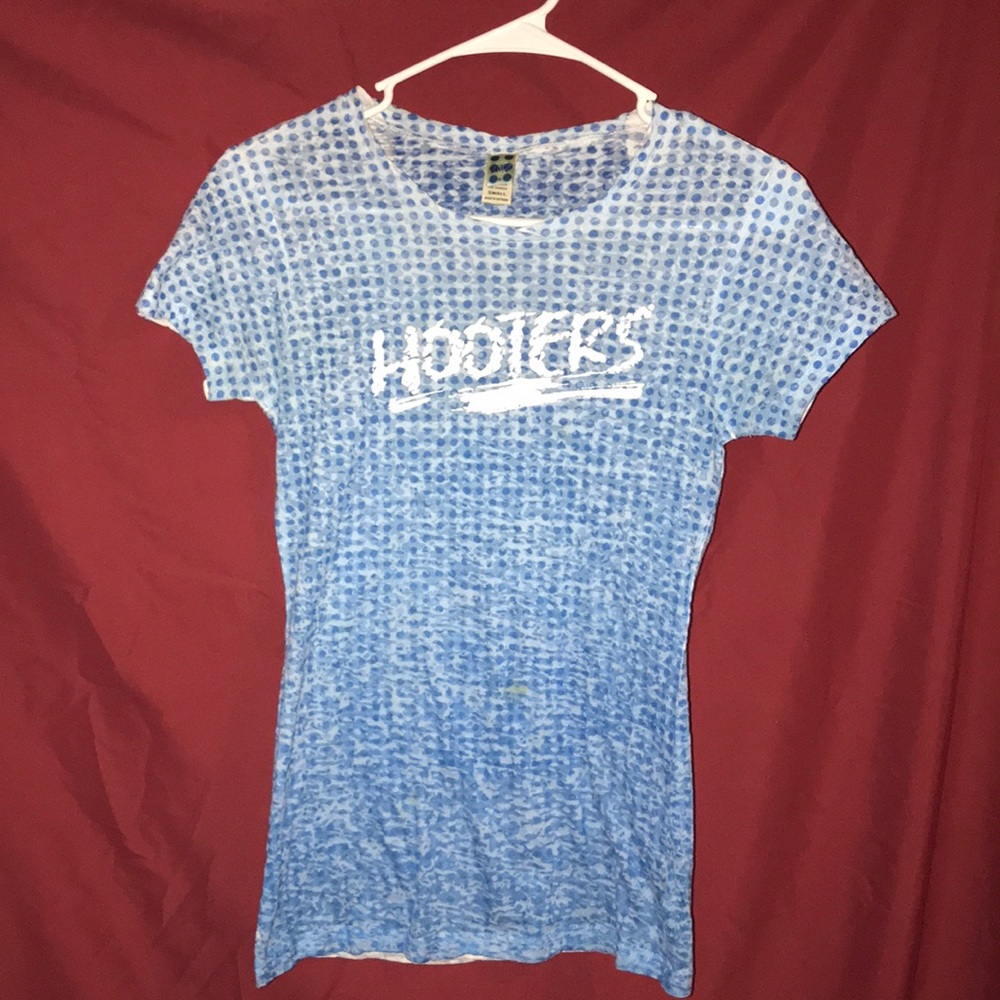 Hooters  t-shirt